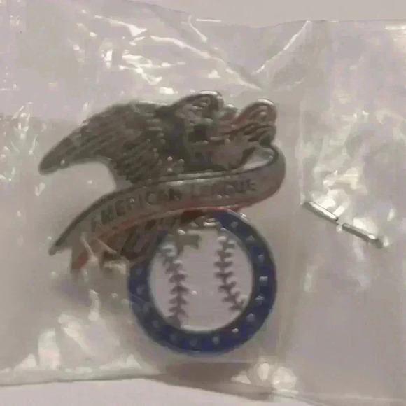 American League Baseball  1991 Lapel Pin MLB *New in package - Picture 1 of 4